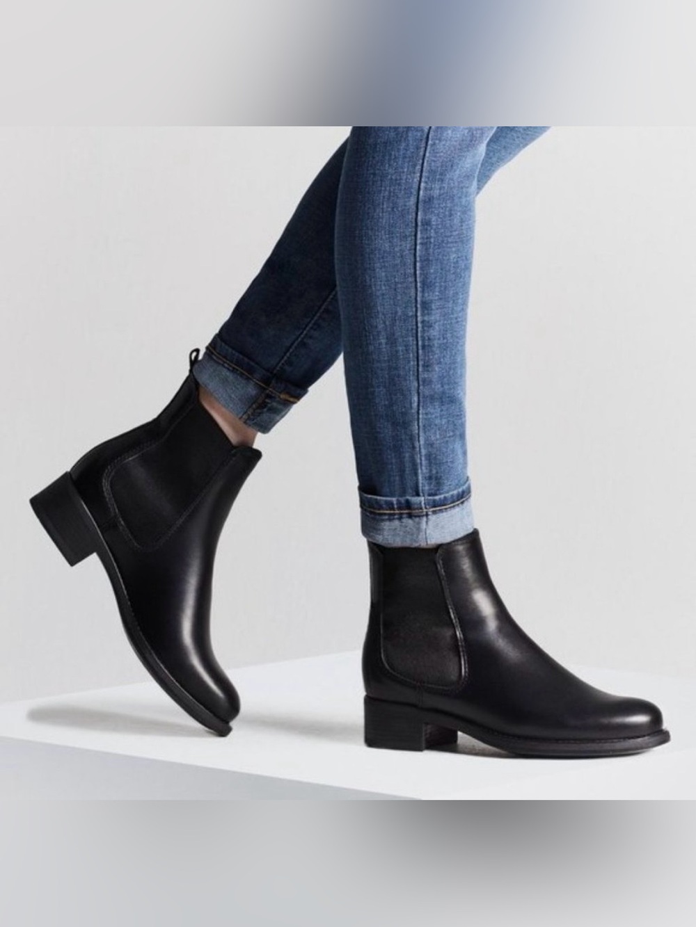 La canadienne Classic Black Chelsea Ankle Boots - Women's